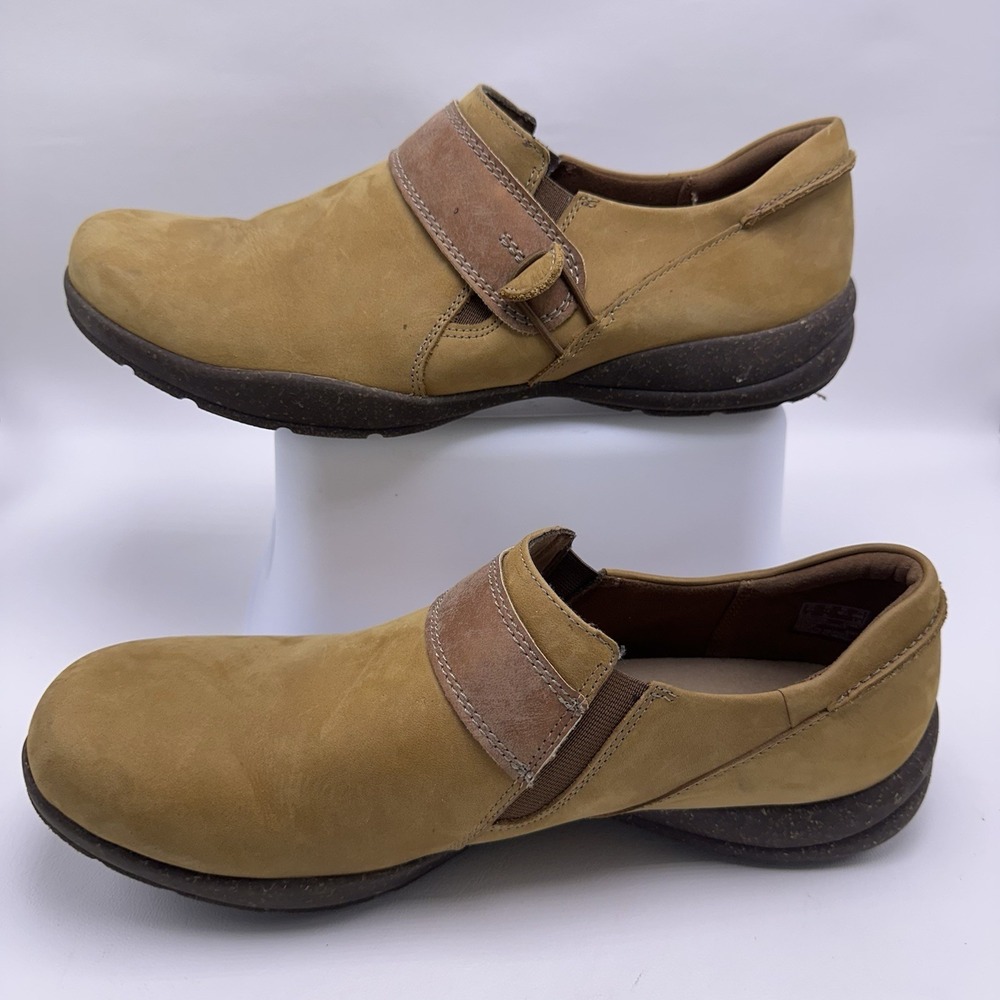 Clarks Roseville Dot Loafers Women's Size 11 M Tan Nubuck Leather Slip On Shoes - Picture 7 of 9
